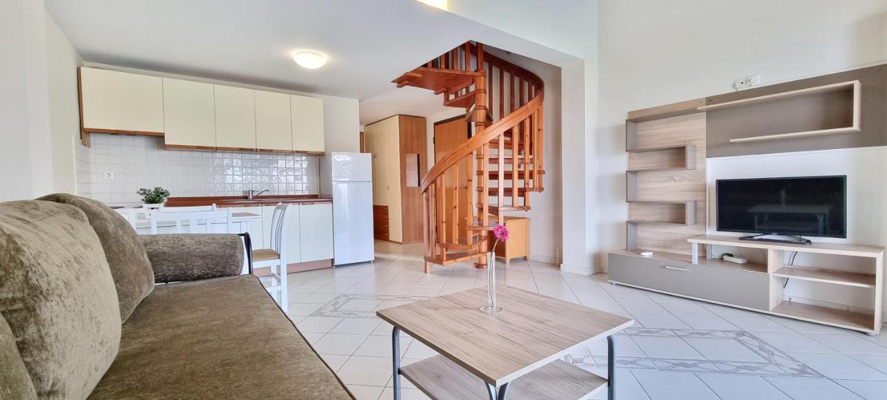 Bungalow White Apartments Полихроно Екстериор снимка